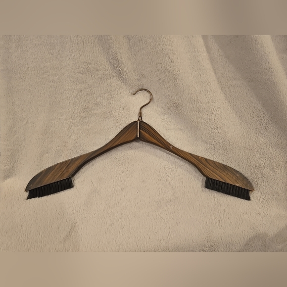 Elegant Wooden Suit Hanger with‎ Brush - Picture 1 of 4